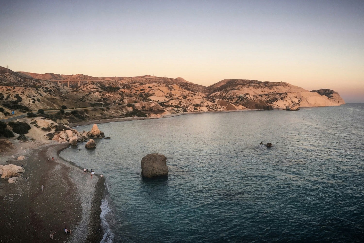 Paysage de bord de mer avec plage et littoral