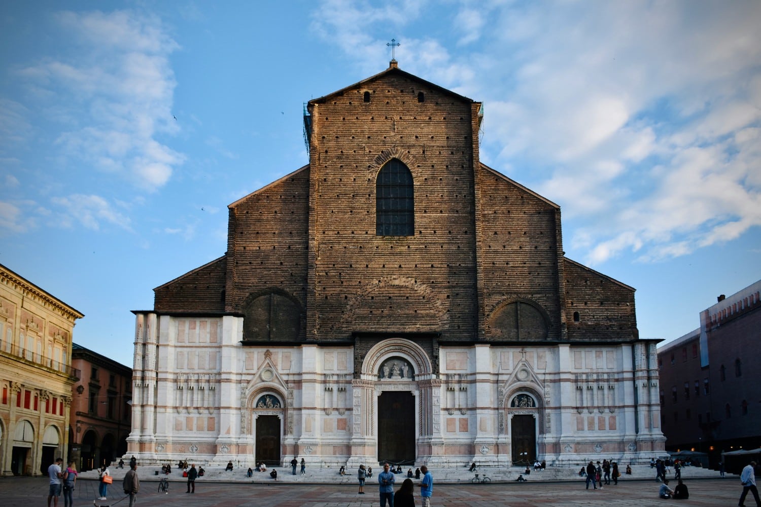 Vue de la Piazza Maggiore à Bologne