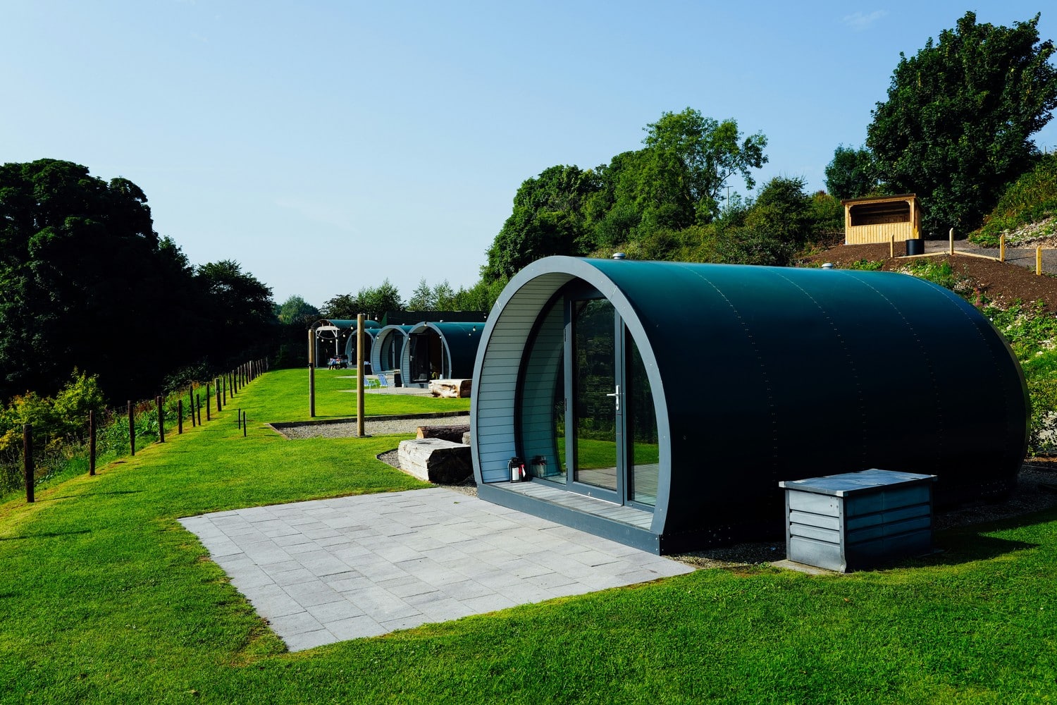 Différents types d'hébergements de camping, hors tente classique