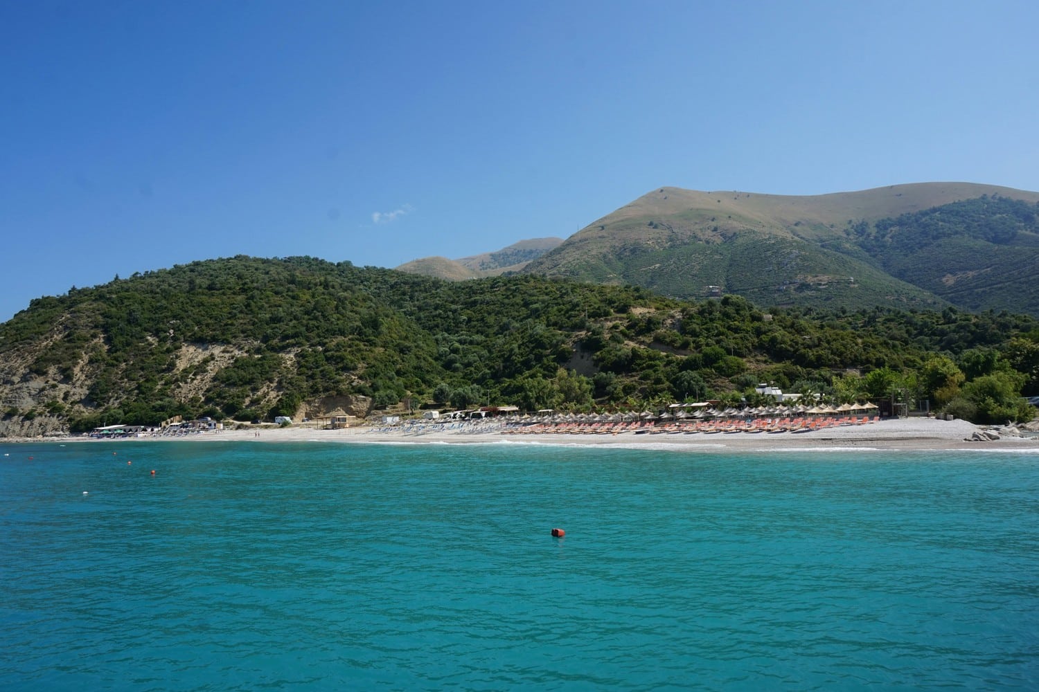 Plage de la Riviera Albanaise avec eaux turquoises