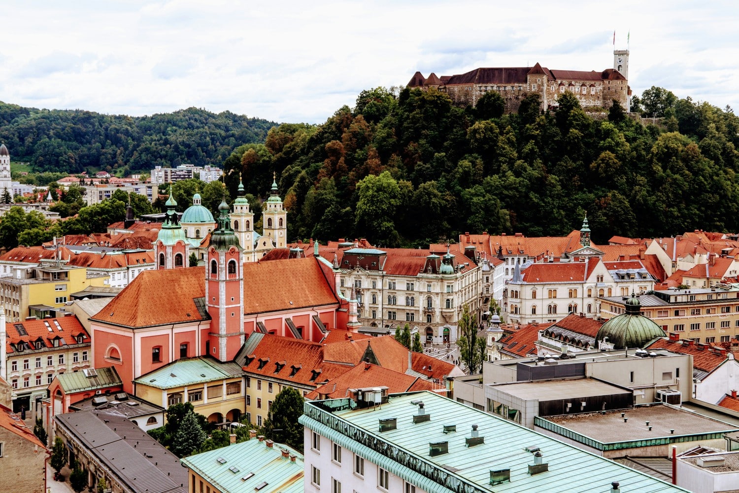 Sentier de randonnée menant au château de Ljubljana.