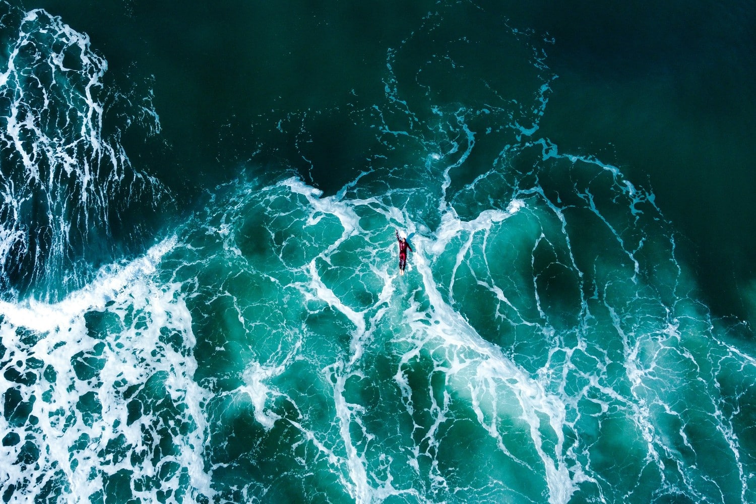 Plage de la Côte d'Argent dans les Landes, idéale pour le surf et entourée de pinèdes