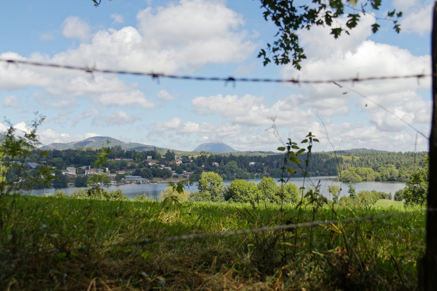 Paysage volcanique d'Auvergne, offrant un sentiment de dépaysement