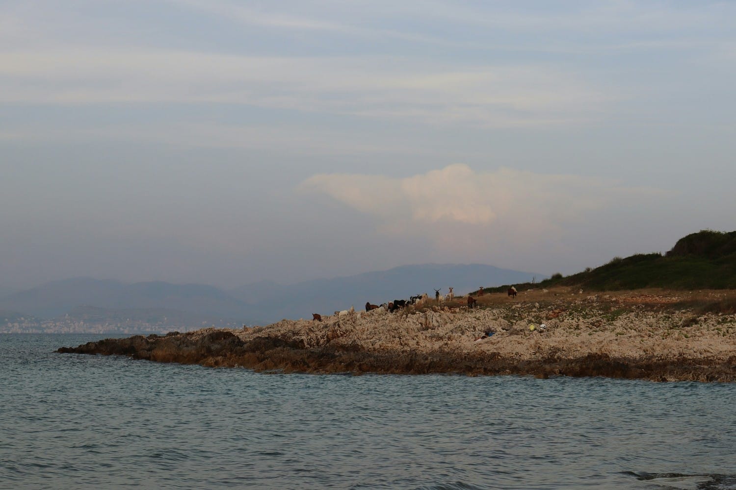 Formations géologiques uniques sur la côte nord de Corfou.