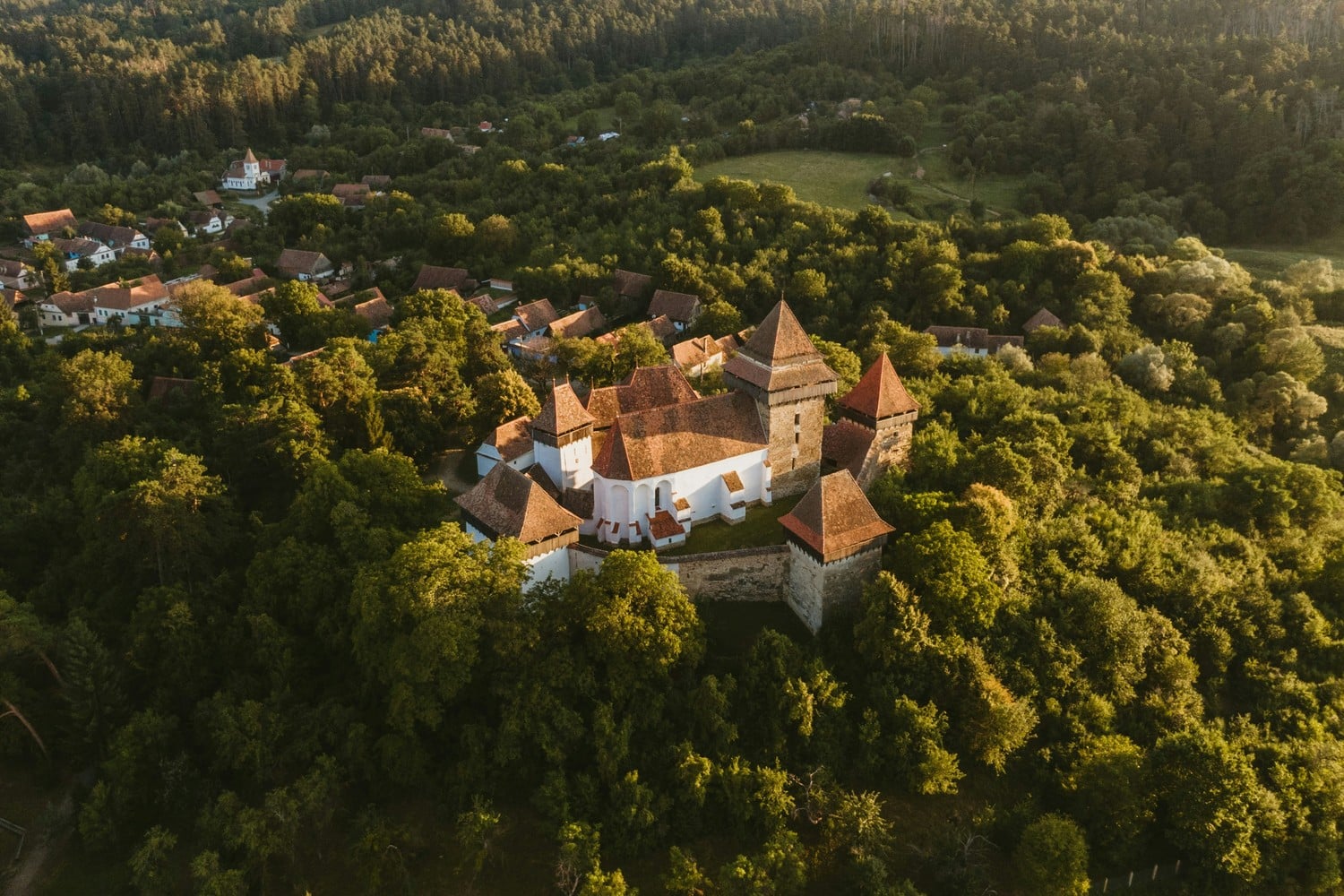 Le village de Viscri, avec son église fortifiée et ses maisons traditionnelles