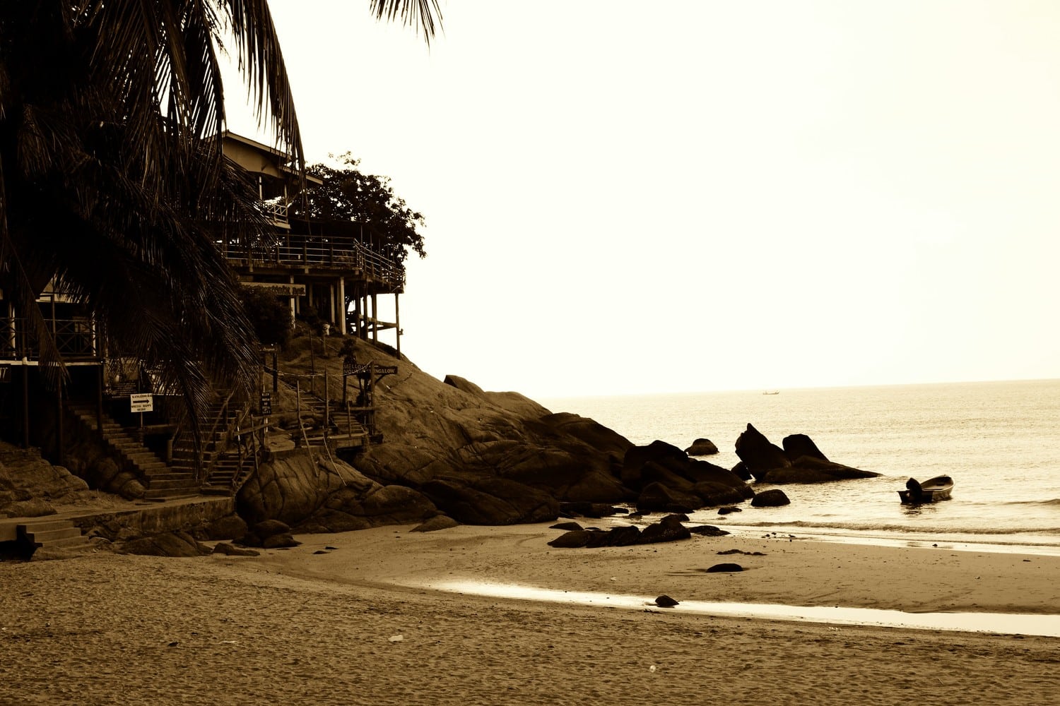 Plage de sable fin à Koh Phangan.