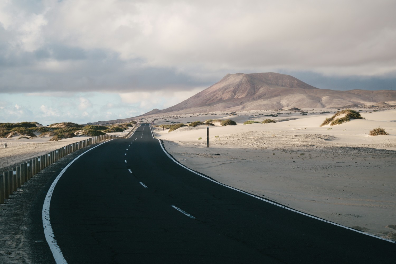 Vaste étendue de dunes de sable à Corralejo, Fuerteventura.