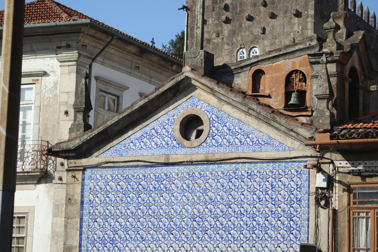 Eglise décorée d'azulejos à Porto