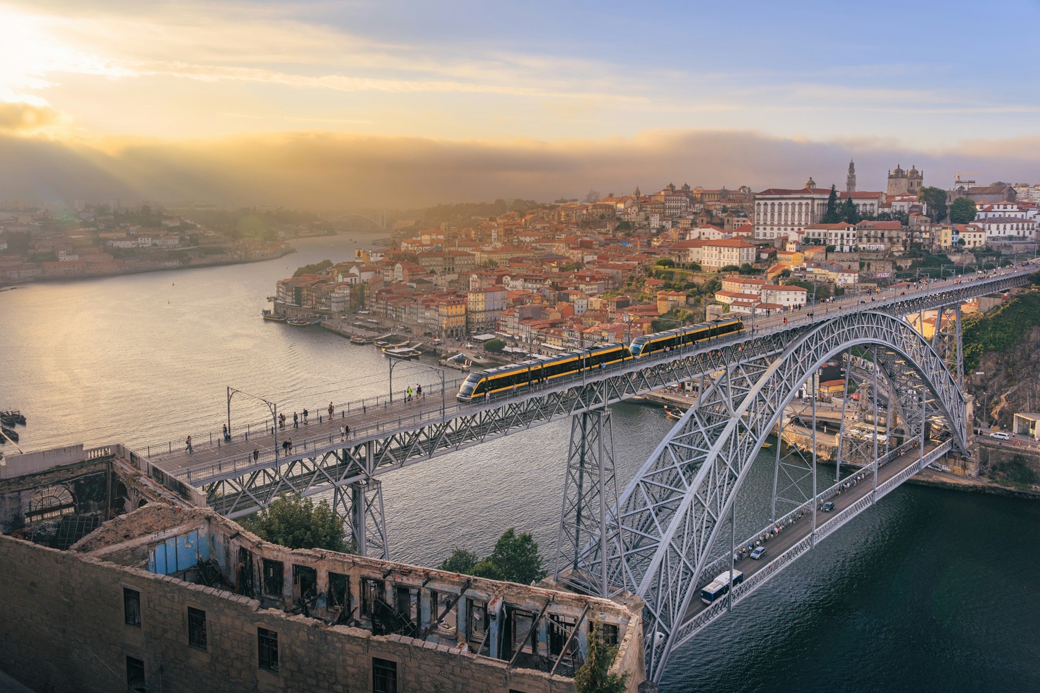 Point de vue avec coucher de soleil à Porto