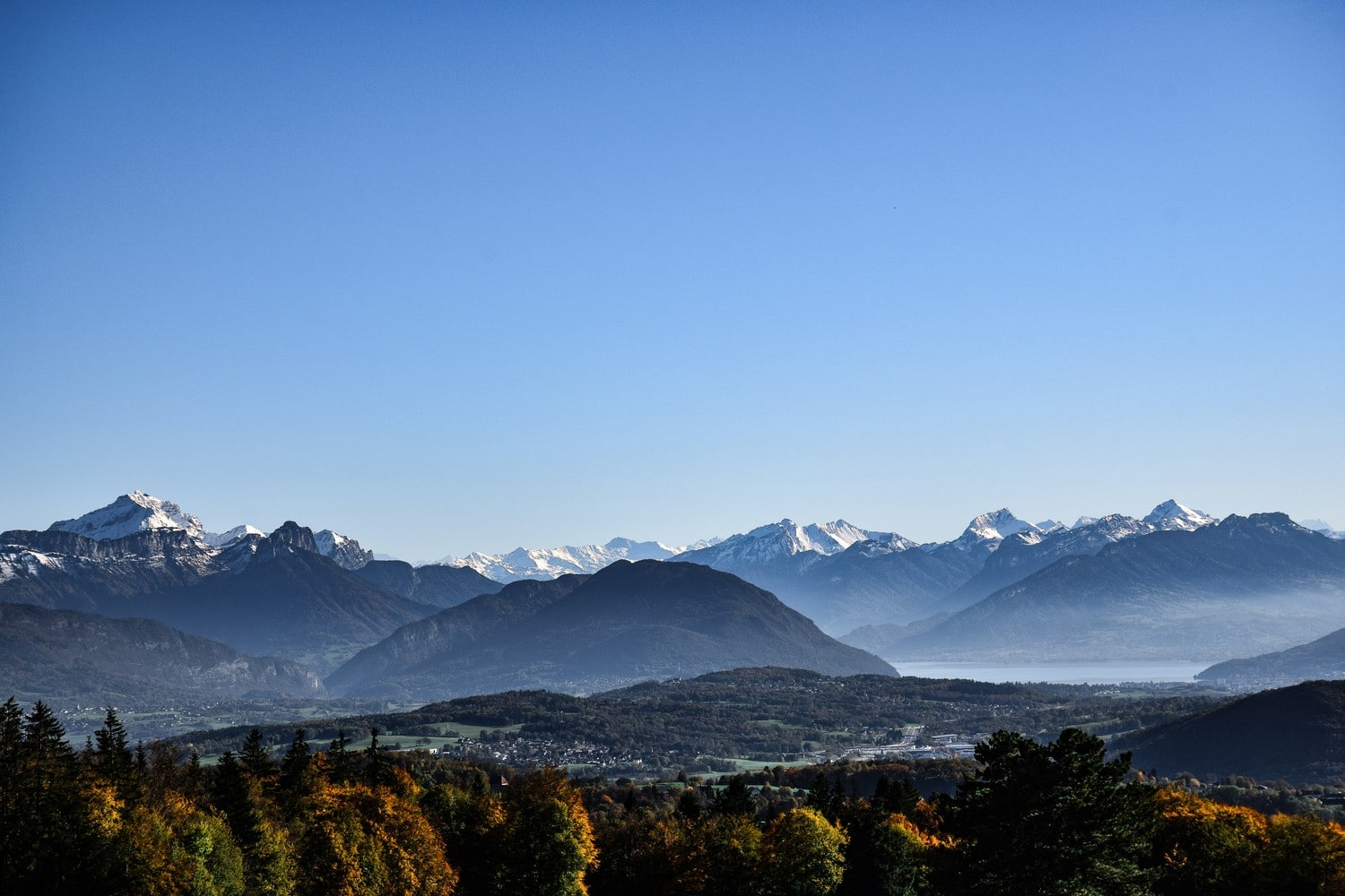 Vue sur le Semnoz près d'Annecy.