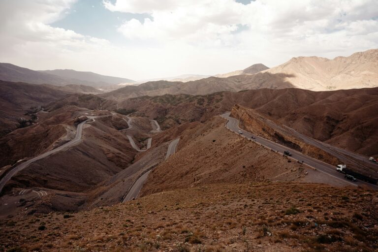 Road trip au Maroc : itinéraires conseillés et guide pratique de conduite