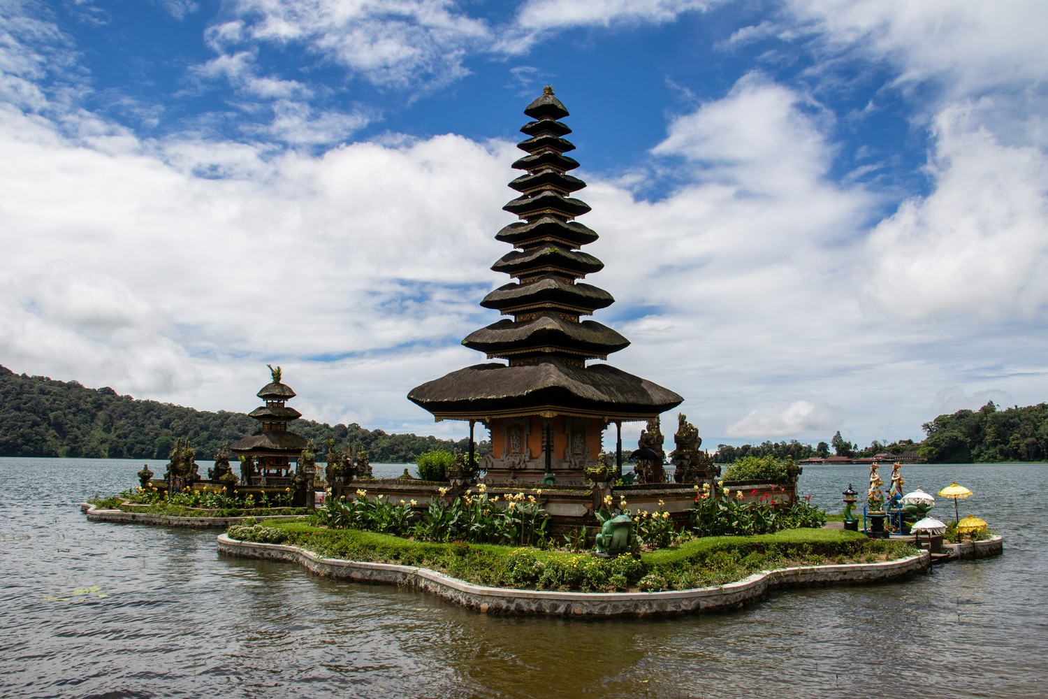 Le temple Ulun Danu Beratan situé au bord du lac Bratan