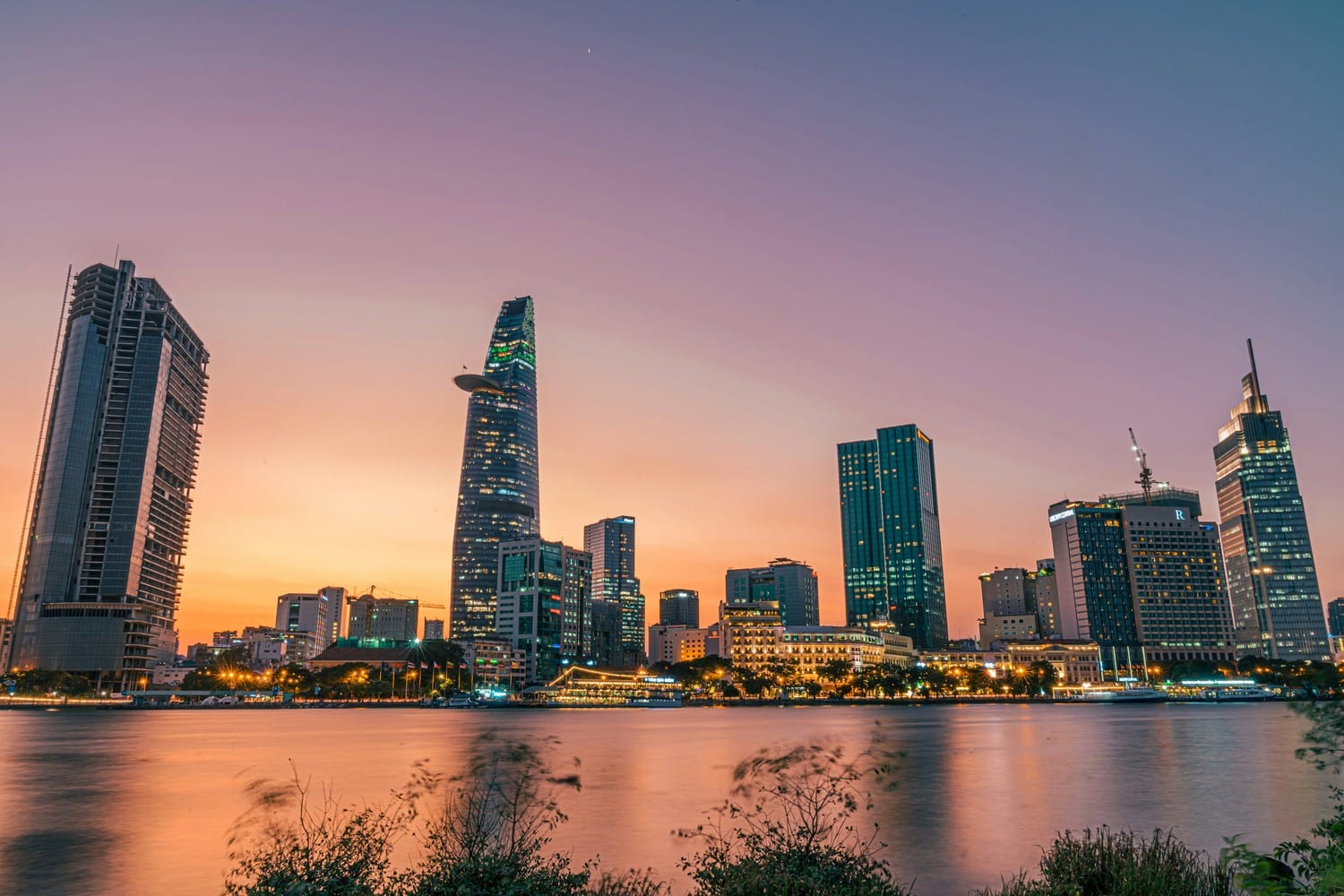 Panorama urbain moderne de Hô Chi Minh-Ville