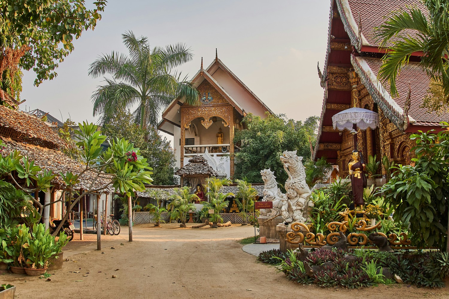 Temple traditionnel bouddhiste à Chiang Mai
