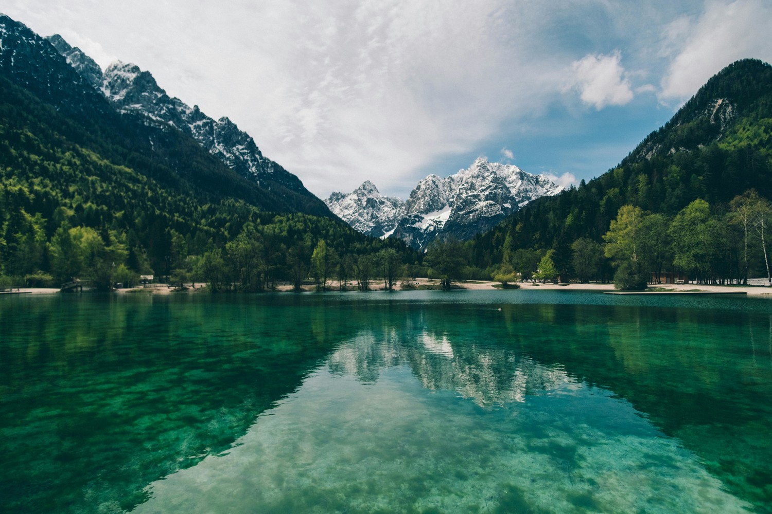 Paysage de lac de montagne préservé