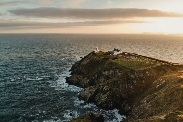 Visiter Binn Éadair (Howth) : itinéraire et conseils pour explorer la presqu&rsquo;île dublinoise