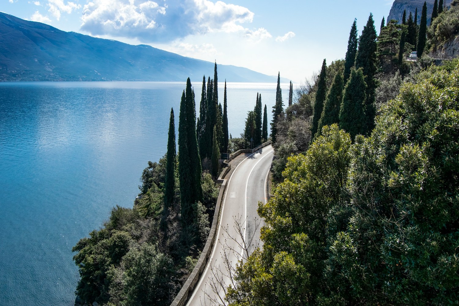 Visiter le Lac de Garde : itinéraire entre sommets alpins et rivages méditerranéens