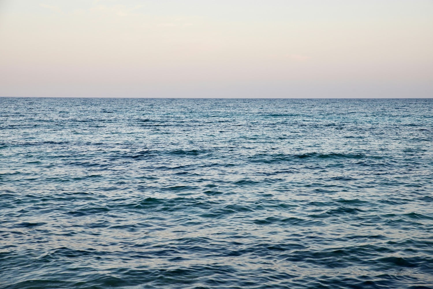 Mer méditerranée agitée par le vent